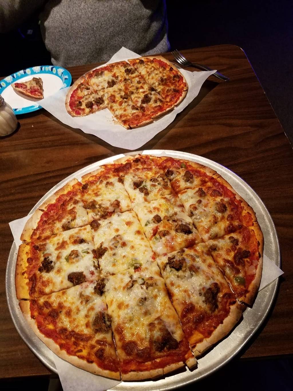 Plaza Pub | restaurant | 6202 Douglas Ave, Des Moines, IA 50322, USA | 5153340871 OR +1 515-334-0871