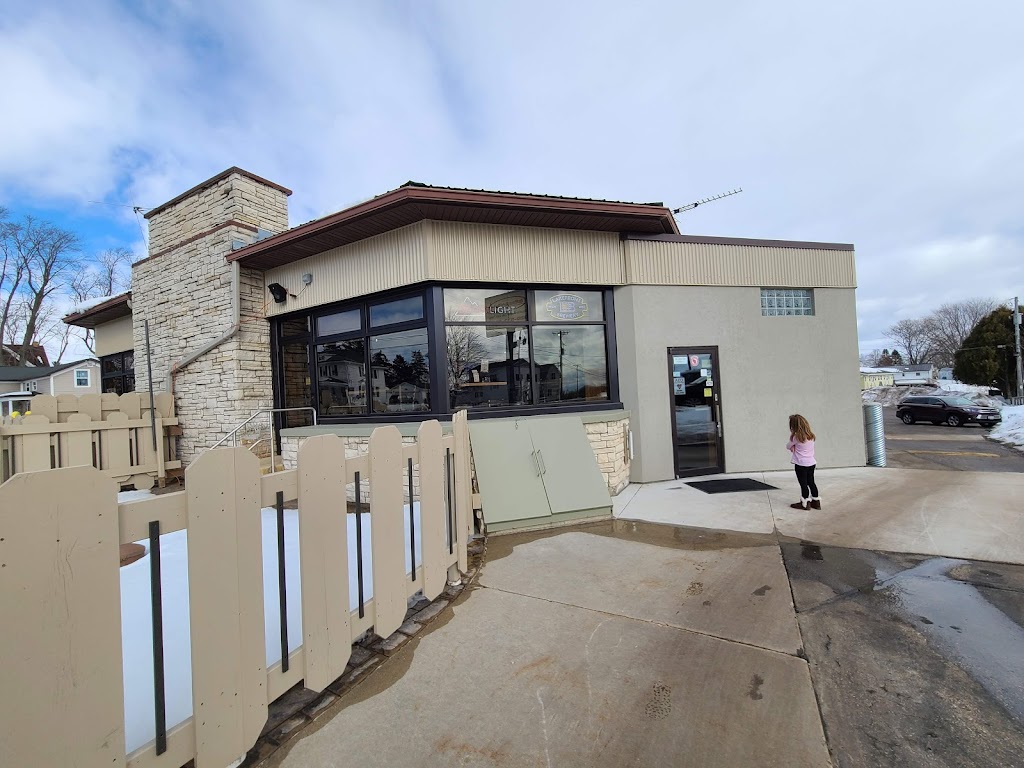 King Pin Lanes | restaurant | 404 S Fond Du Lac Ave, Campbellsport, WI 53010, USA | 9205338392 OR +1 920-533-8392