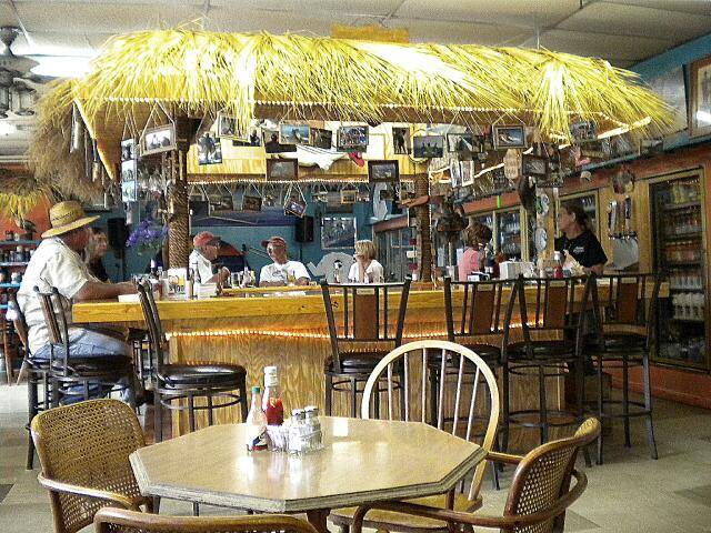 Island Outpost | restaurant | 14231 W Ozello Trail, Crystal River, FL 34429, USA | 3527951880 OR +1 352-795-1880