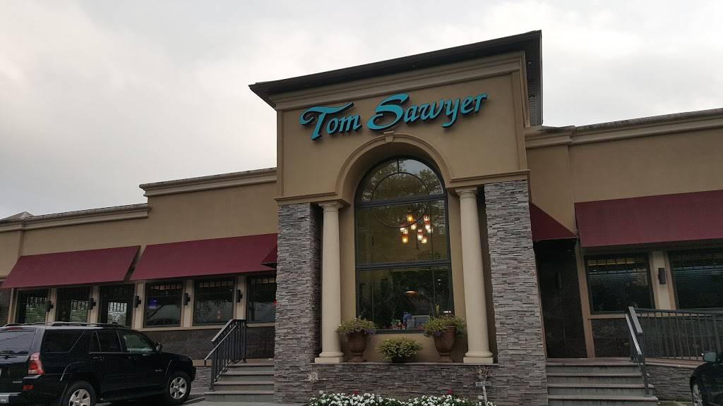 Tom Sawyer Diner | restaurant | 98 E Ridgewood Ave, Paramus, NJ 07652, USA | 2012620111 OR +1 201-262-0111