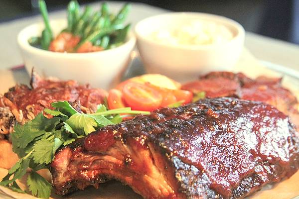 Oak and Embers Tavern Hudson | restaurant | 7774 Darrow Rd, Hudson, OH 44236, USA | 2346021056 OR +1 234-602-1056