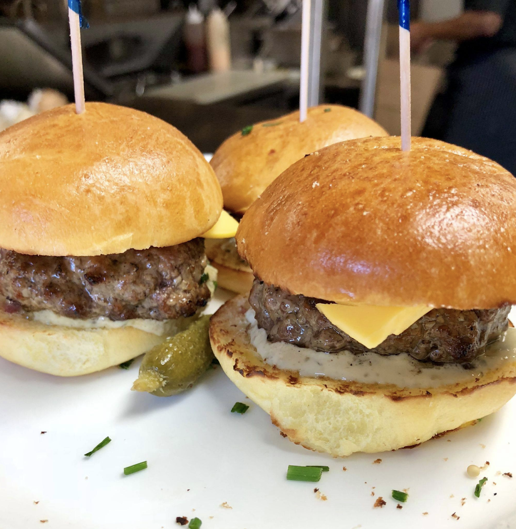 Thunder Burger & Bar | restaurant | 3056 M St NW, Washington, DC 20007, USA | 2023332888 OR +1 202-333-2888