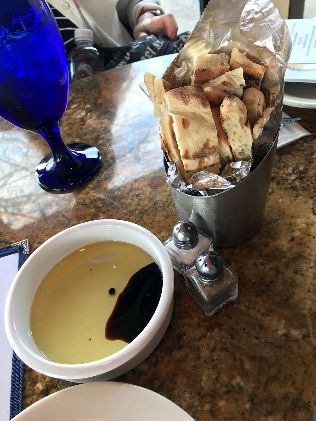 Aurora’s | restaurant | 1603 Post Rd, Fairfield, CT 06824, USA | 2032595800 OR +1 203-259-5800