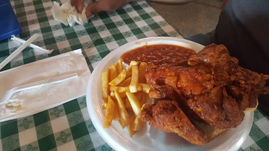 Guss World Famous Fried Chicken | restaurant | 730 S Mendenhall Rd, Memphis, TN 38117, USA | 9017672323 OR +1 901-767-2323