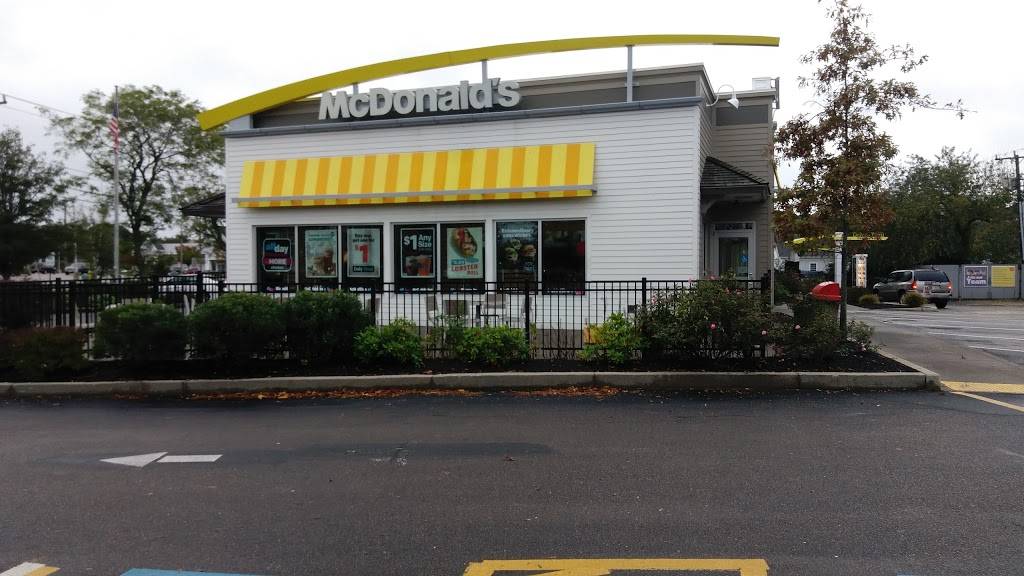 McDonalds | cafe | 1060 MA-28, South Yarmouth, MA 02664, USA | 5083942303 OR +1 508-394-2303