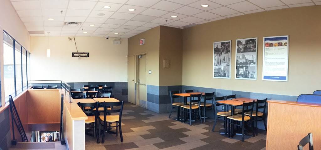 Harveys | restaurant | 6775 Chemin de la Côte-des-Neiges, Montréal, QC H3S 2B5, Canada | 5143427778 OR +1 514-342-7778