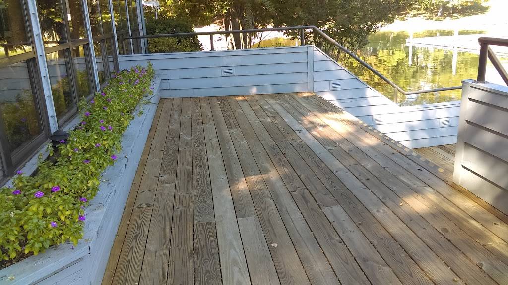 The Landing Restaurant | restaurant | 773 Ashmeade Rd, Moneta, VA 24121, USA | 5407213028 OR +1 540-721-3028