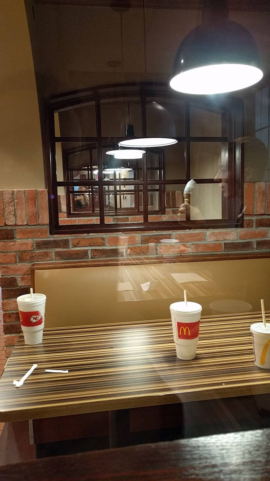 McDonalds | cafe | 901 NW Chipman Rd, Lees Summit, MO 64063, USA | 8165247239 OR +1 816-524-7239