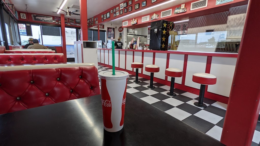 Screamers Drive In | restaurant | 1151 W Wickenburg Way, Wickenburg, AZ 85390, USA | 9286849056 OR +1 928-684-9056