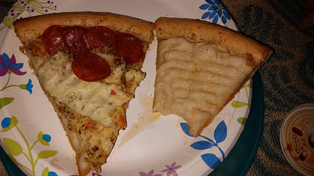 Cornersburg Pizza | restaurant | 3518 Canfield Rd #4, Youngstown, OH 44511, USA | 3307921655 OR +1 330-792-1655