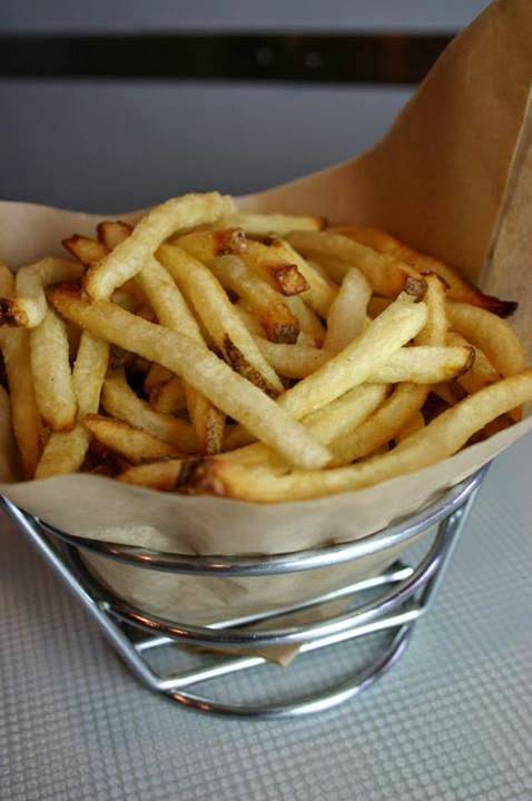 Juicy Burgers & Dogs | restaurant | 6878 S Yosemite St, Centennial, CO 80112, USA | 3037413647 OR +1 303-741-3647