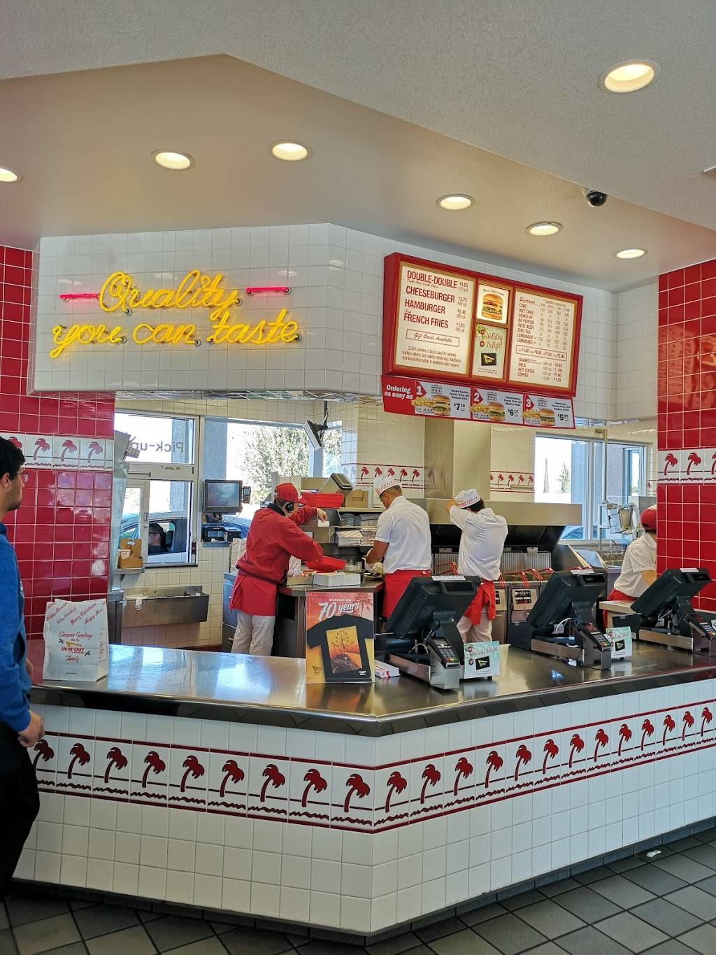 In-N-Out Burger | restaurant | 15290 Civic Dr, Victorville, CA 92394, USA | 8007861000 OR +1 800-786-1000