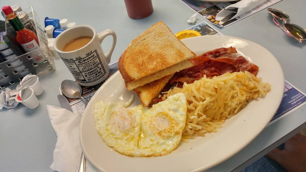 Herbies Cafe | restaurant | 2007 E Laketon Ave, Muskegon, MI 49442, USA | 2317737600 OR +1 231-773-7600