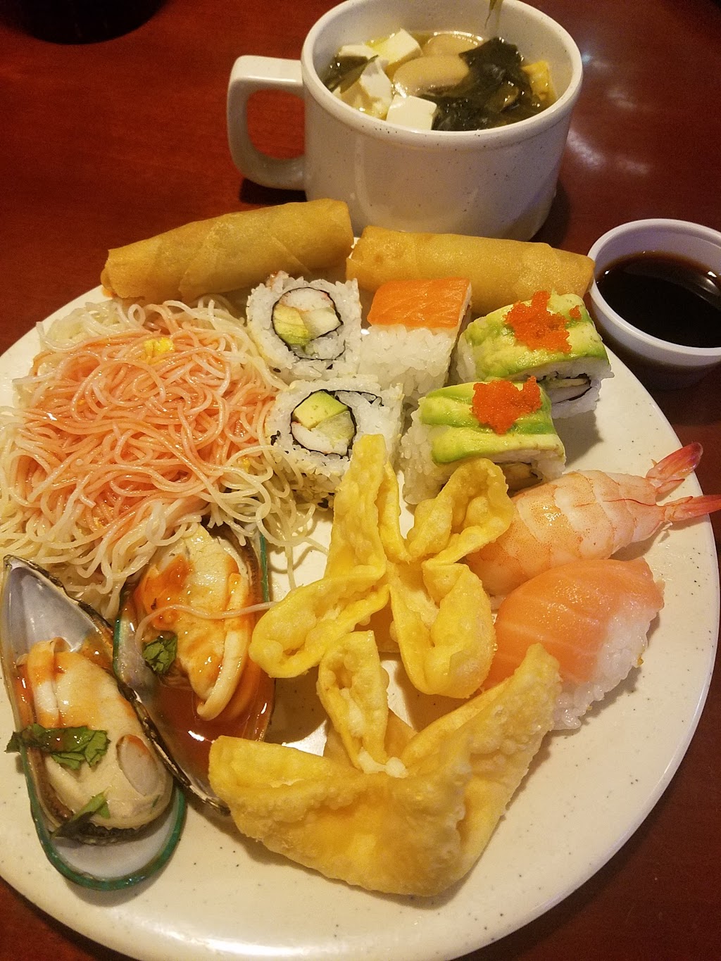 Fuji Sushi & Seafood Buffet | restaurant | 985 US-98 E, Destin, FL 32541, USA | 8504245665 OR +1 850-424-5665