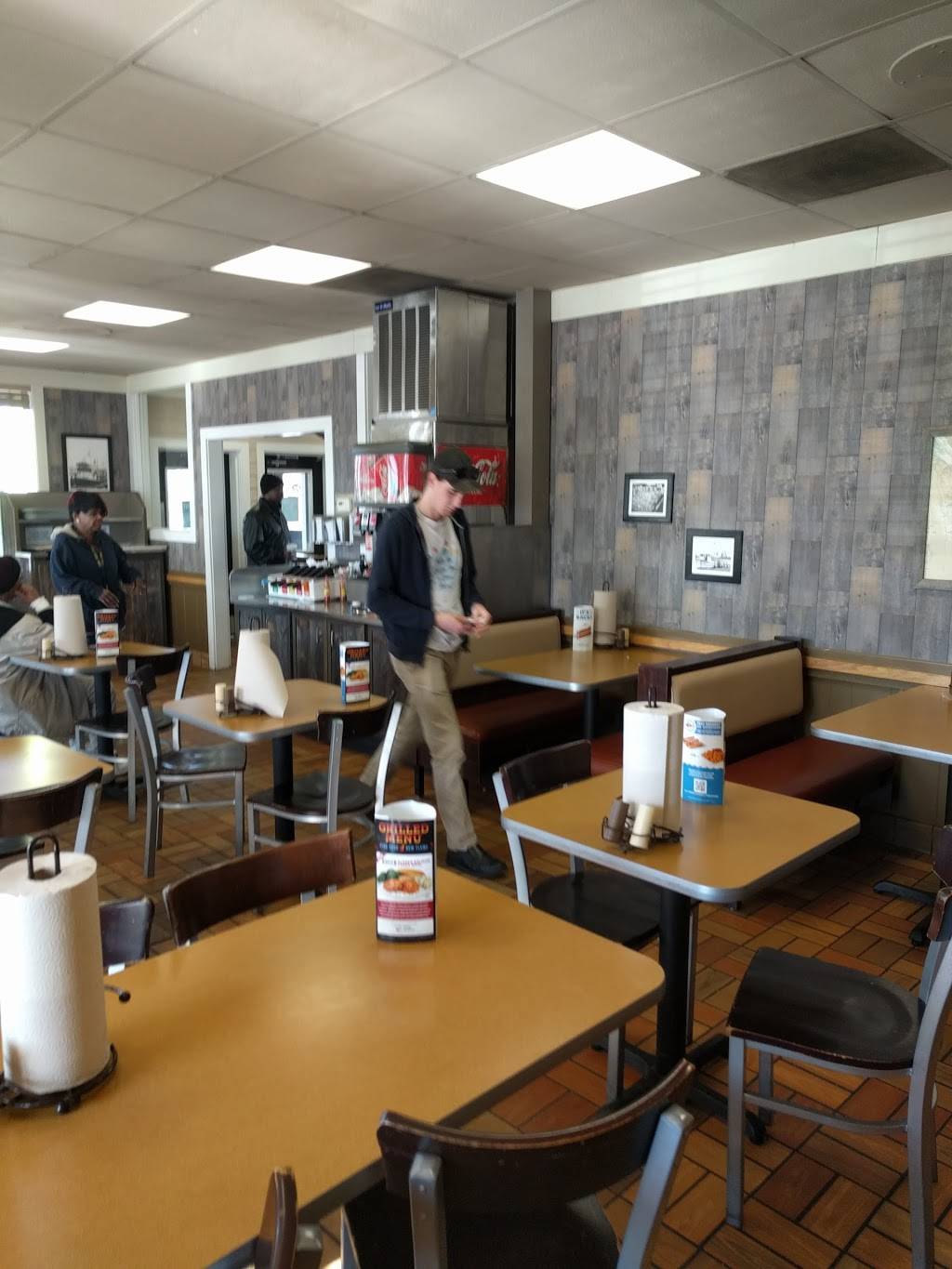 Captain Ds | restaurant | 920 S Grand Blvd, St. Louis, MO 63103, USA | 3147729775 OR +1 314-772-9775