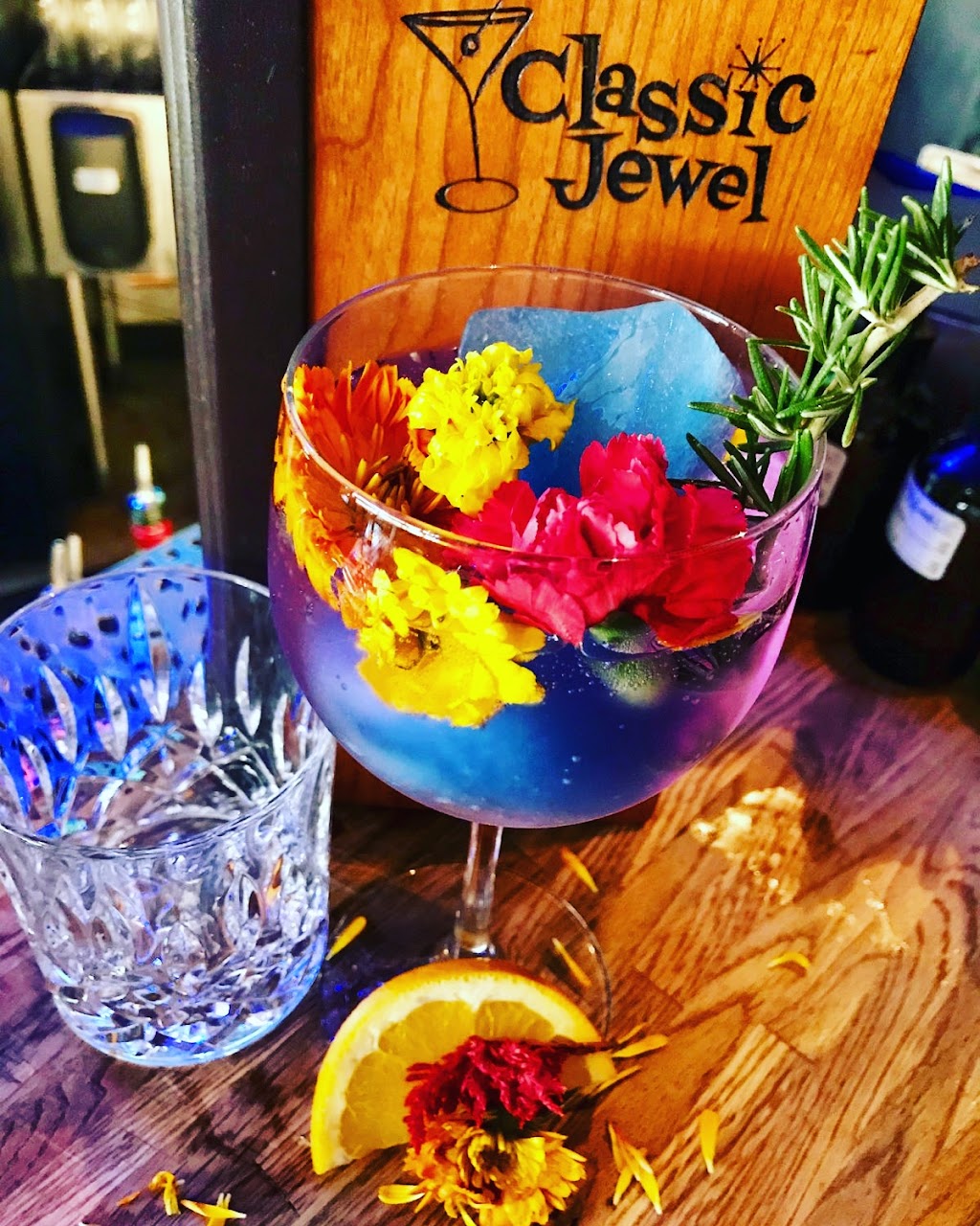 Classic Jewel | restaurant | 353 E Bonneville Ave, Las Vegas, NV 89101, USA | 7027226750 OR +1 702-722-6750