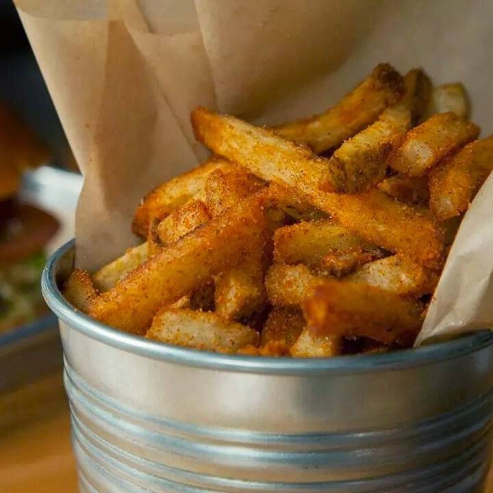 Burger Village | restaurant | 66 Middle Neck Rd, Great Neck, NY 11021, USA | 5163219177 OR +1 516-321-9177