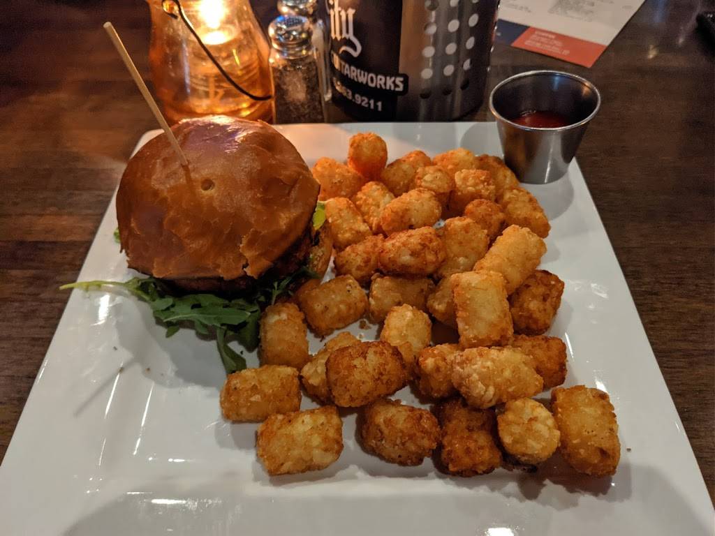 Ollies Local | restaurant | 3044 Gillham Rd, Kansas City, MO 64108, USA | 8165413961 OR +1 816-541-3961