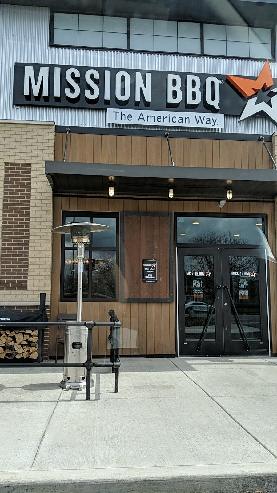 Mission Bbq | restaurant | 5230 N Main St, Mishawaka, IN 46545, USA | 5743553434 OR +1 574-355-3434