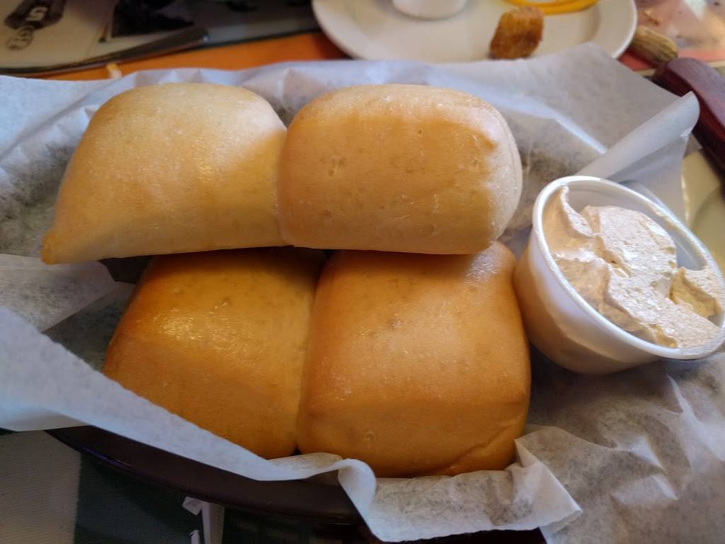 Texas Roadhouse | restaurant | 2375 S Oneida St, Green Bay, WI 54304, USA | 9204988800 OR +1 920-498-8800