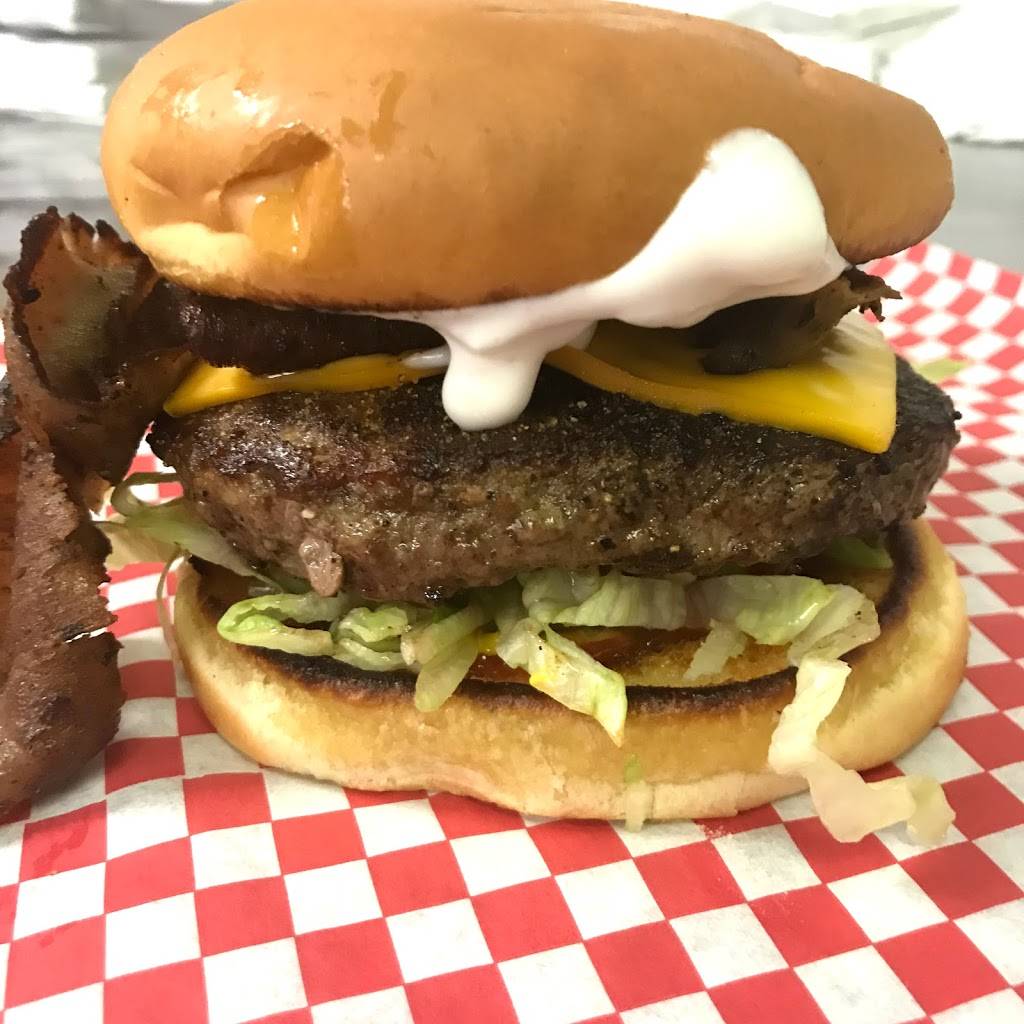 Louie Legends | restaurant | 2123 N Knoxville Ave, Peoria, IL 61603, USA | 3099663461 OR +1 309-966-3461