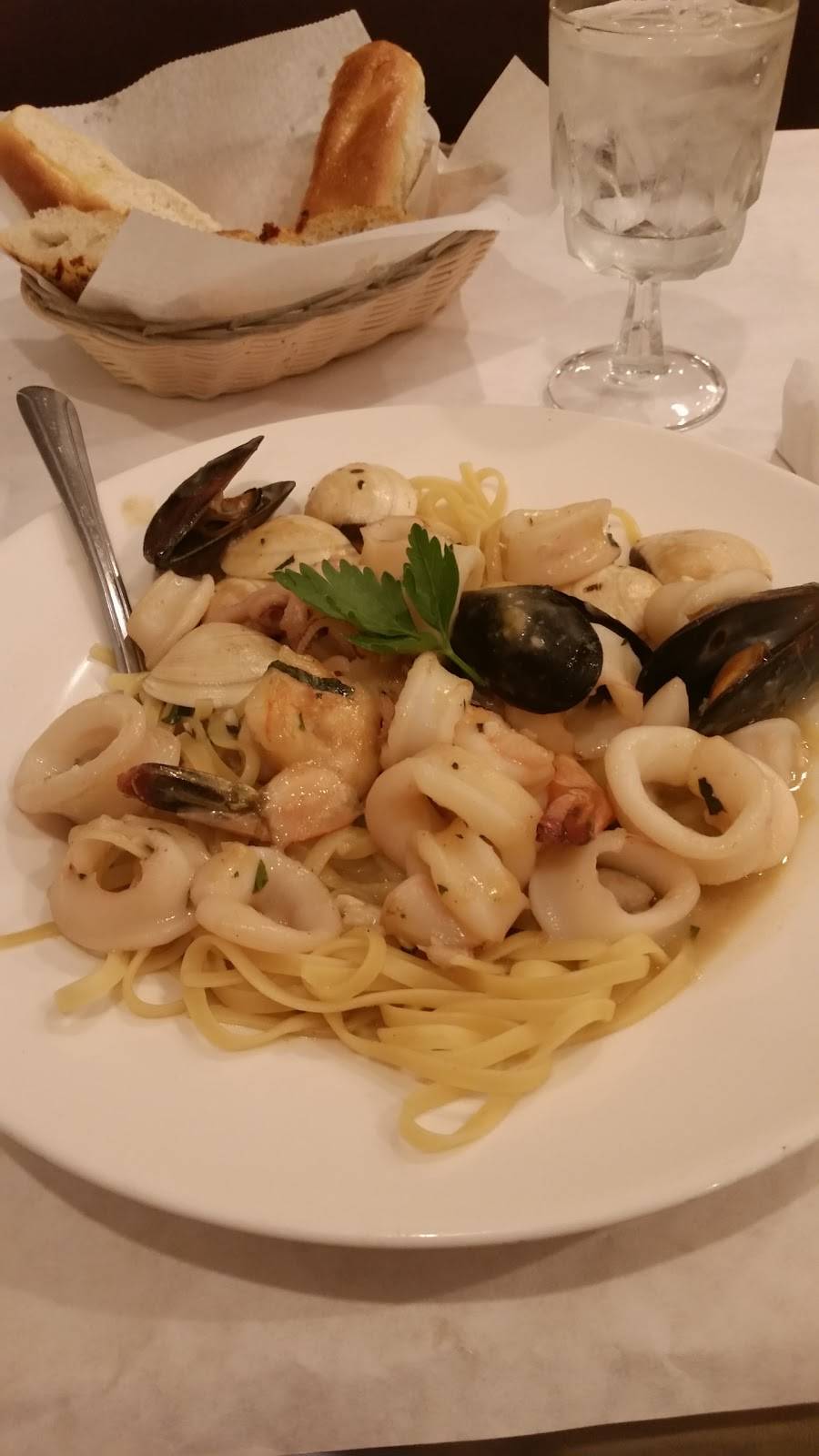 Giuseppes Pizzeria and Catering | restaurant | 554 E Algonquin Rd, Des Plaines, IL 60016, USA | 8478244230 OR +1 847-824-4230