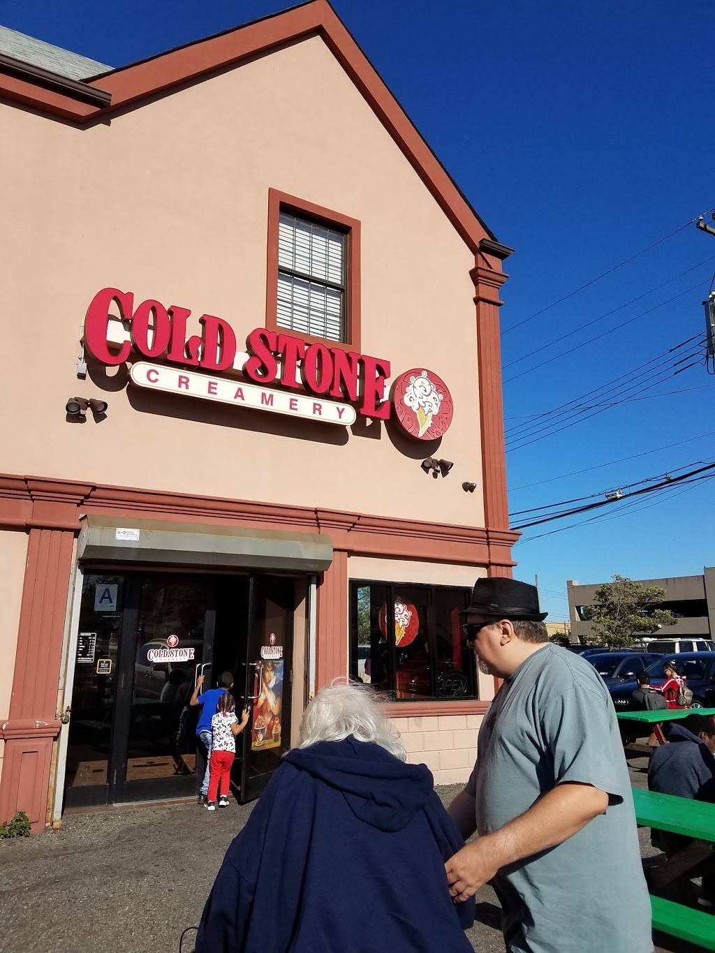 Cold Stone Creamery | bakery | 3165 Harkness Ave, Brooklyn, NY 11235, USA | 7188911114 OR +1 718-891-1114