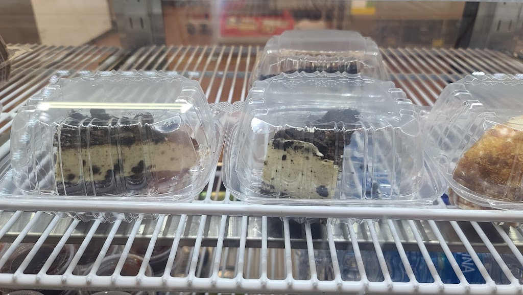 Bobbys Fish & Chicken | restaurant | 3346 Glenmore Ave, Cincinnati, OH 45211, USA | 5133891111 OR +1 513-389-1111