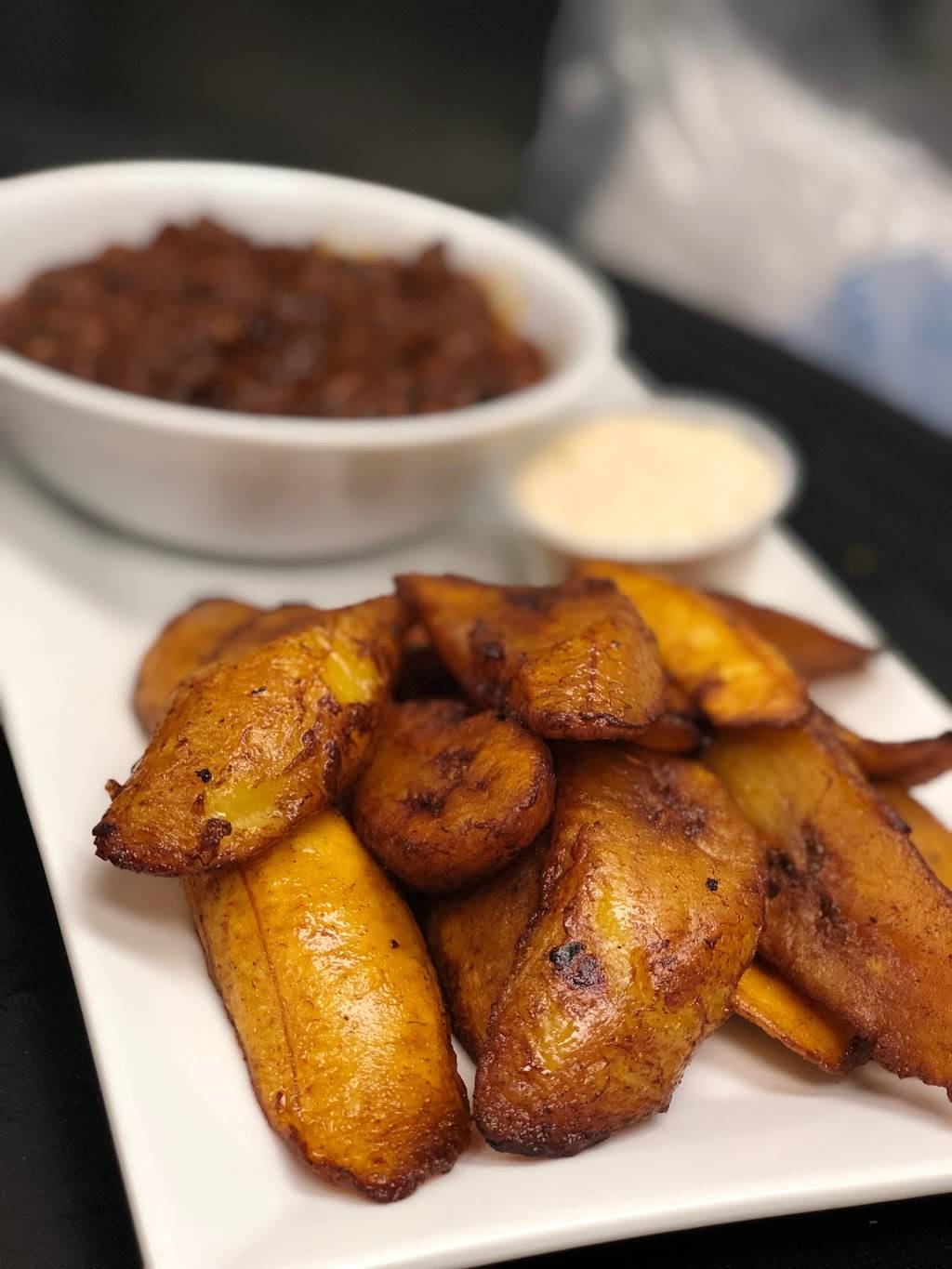 Accra Girls Restaurant | restaurant | 1280 Grafton St Suite 1, Worcester, MA 01604, USA | 5084590054 OR +1 508-459-0054