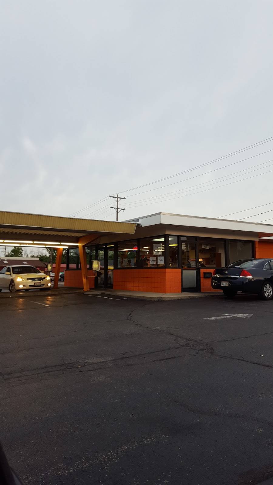 Jollys Drive In | restaurant | 165 Brookwood Ave, Hamilton, OH 45013, USA | 5138634191 OR +1 513-863-4191