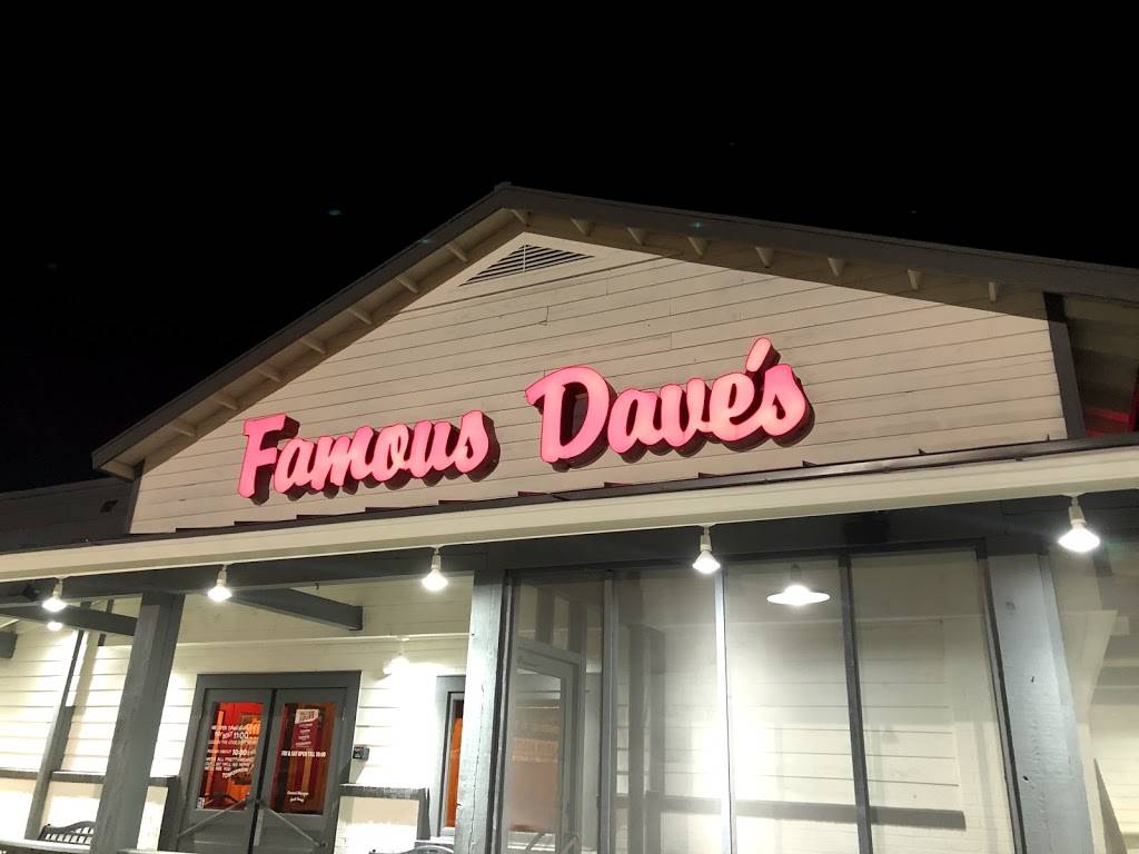 Famous Daves Bar-B-Que | restaurant | 1720 22nd St, West Des Moines, IA 50266, USA | 5152670800 OR +1 515-267-0800