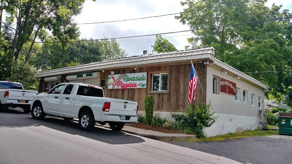 Lindas Riverside Pizzeria & Cafe | restaurant | 100 Riviera, Kings Park, NY 11754, USA | 6317806100 OR +1 631-780-6100