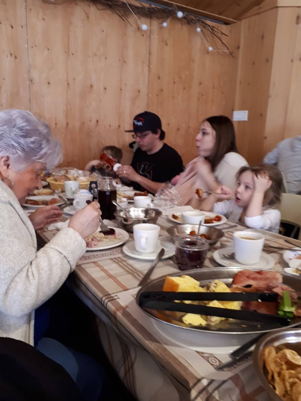 Erablière De LArtisan Inc | restaurant | 396 Chemin Hallé, Brigham, QC J2K 4J5, Canada | 4502633285 OR +1 450-263-3285