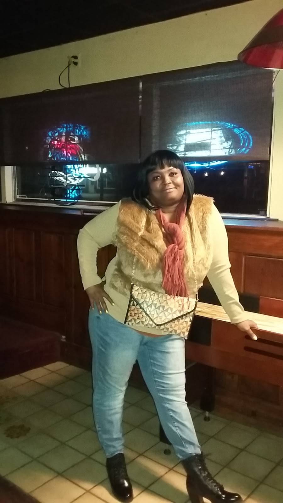 Weeds Cafe | restaurant | 1435 Dixwell Ave, Hamden, CT 06514, USA | 2032886393 OR +1 203-288-6393