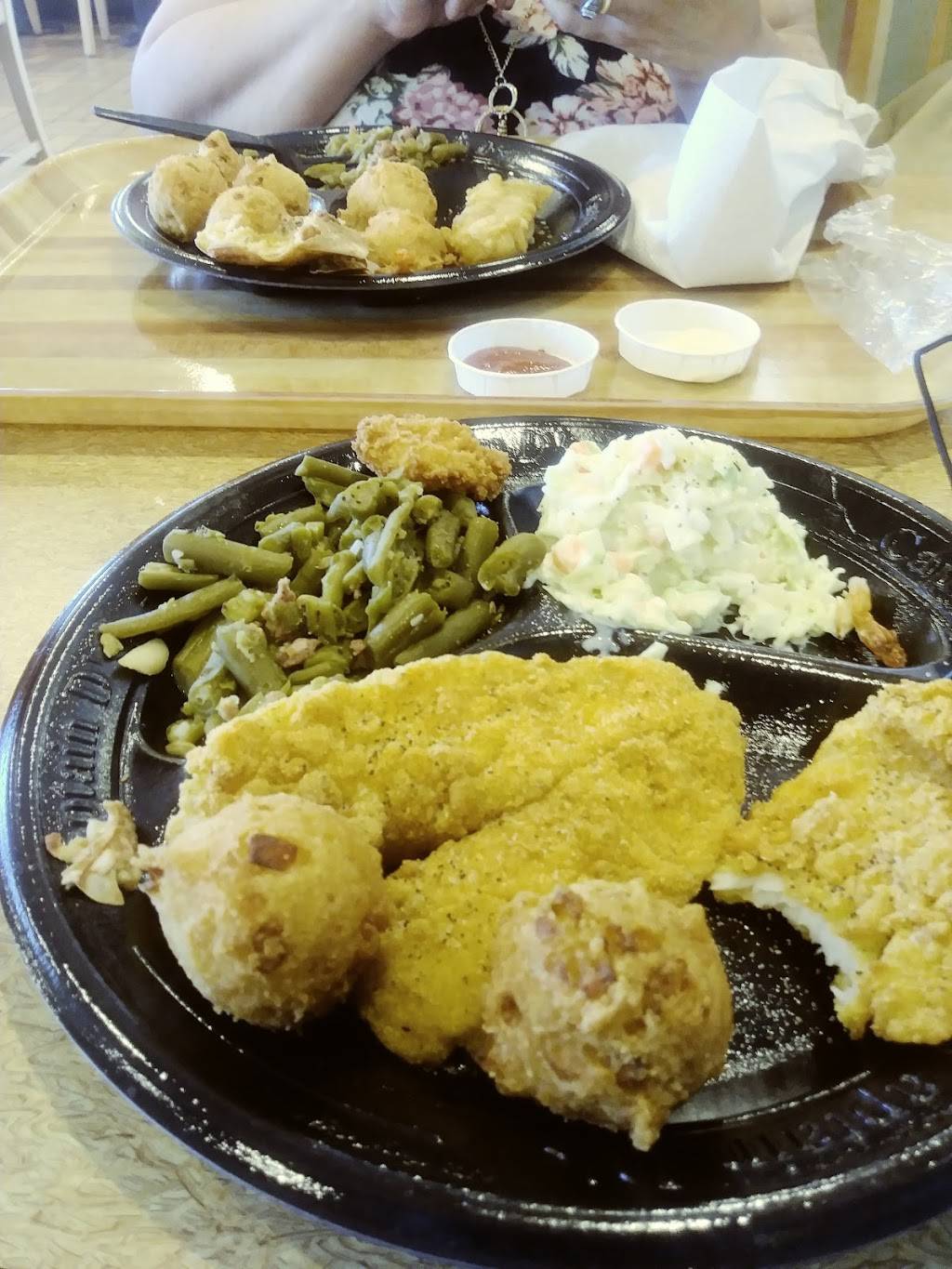 Captain Ds | restaurant | 245 NW New Circle Rd, Lexington, KY 40505, USA | 8592990614 OR +1 859-299-0614