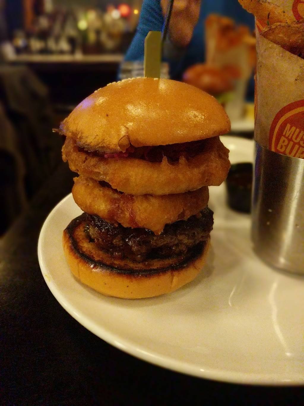 Mussel & Burger Bar | restaurant | 113 S 7th St, Louisville, KY 40202, USA | 5027496451 OR +1 502-749-6451