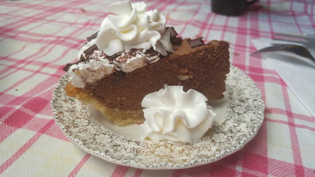 Grove Market | restaurant | 12402 St Martins Neck Rd, Bishopville, MD 21813, USA | 4103525055 OR +1 410-352-5055