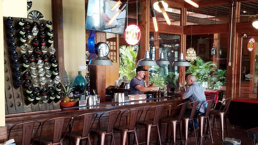 Hubcap Grill Galveston | restaurant | 2021 Strand St #3, Galveston, TX 77550, USA | 4092203551 OR +1 409-220-3551