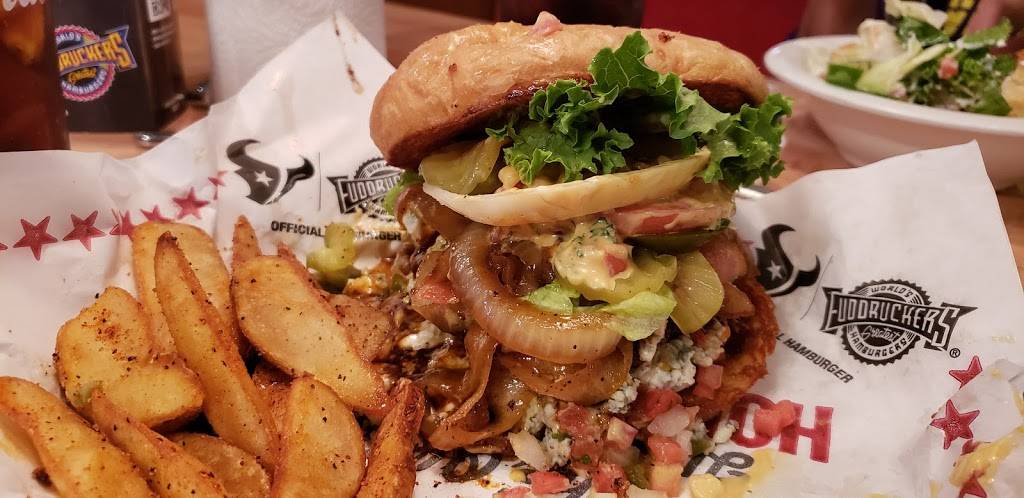 Fuddruckers | restaurant | 13010 Northwest Fwy, Houston, TX 77040, USA | 7134624508 OR +1 713-462-4508