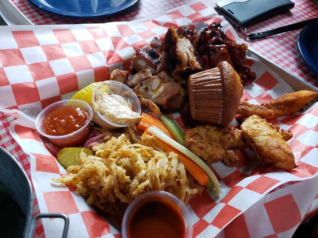 Famous Daves Bar-B-Que | restaurant | 900 S Park St, Madison, WI 53715, USA | 6082869400 OR +1 608-286-9400