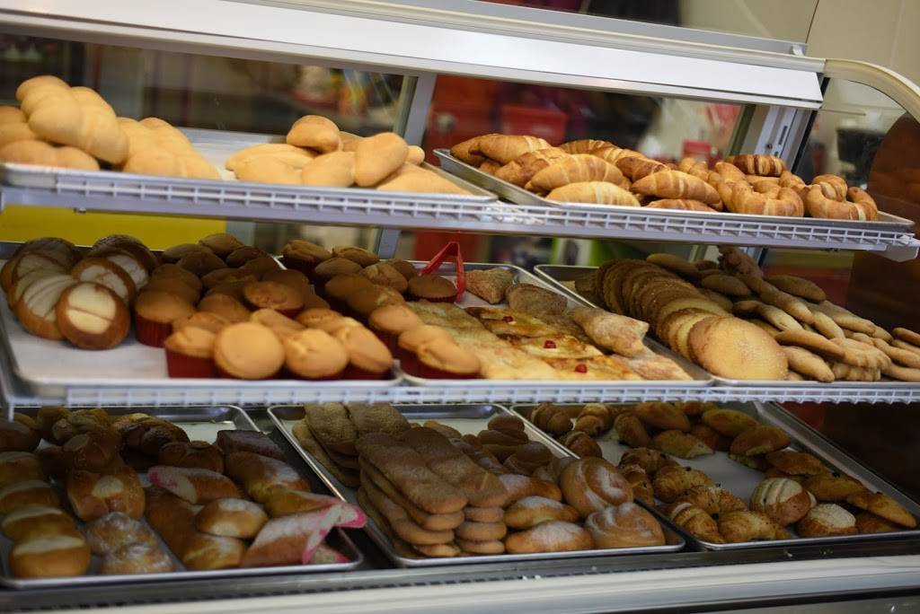 Agua Blanca Panaderia y Restaurante Guatemalteco | restaurant | 1034 N Carrier Pkwy, Grand Prairie, TX 75050, USA | 2145186093 OR +1 214-518-6093