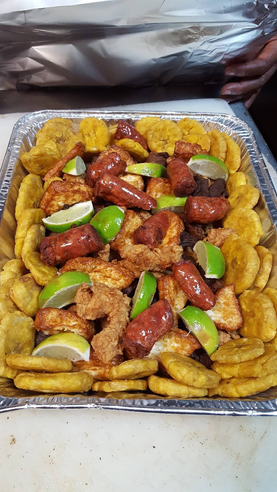 Haina | restaurant | 1712 University Ave, Bronx, NY 10453, USA | 3472695549 OR +1 347-269-5549