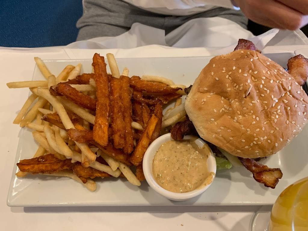 Le Petit Four | restaurant | 8654 Sunset Blvd, West Hollywood, CA 90069, USA | 3106523863 OR +1 310-652-3863