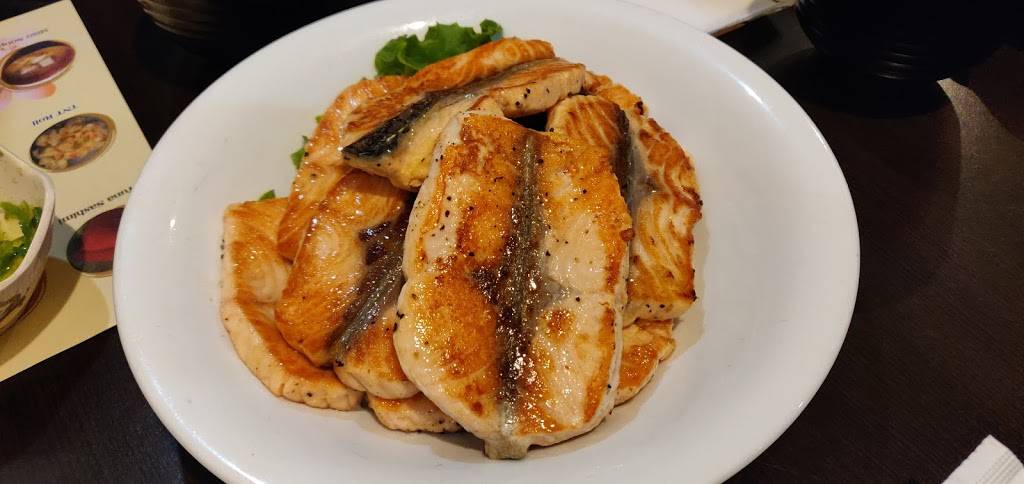 Yonge Sushi | restaurant | 3421 Yonge St, North York, ON M4N 2N1, Canada | 4165467938 OR +1 416-546-7938