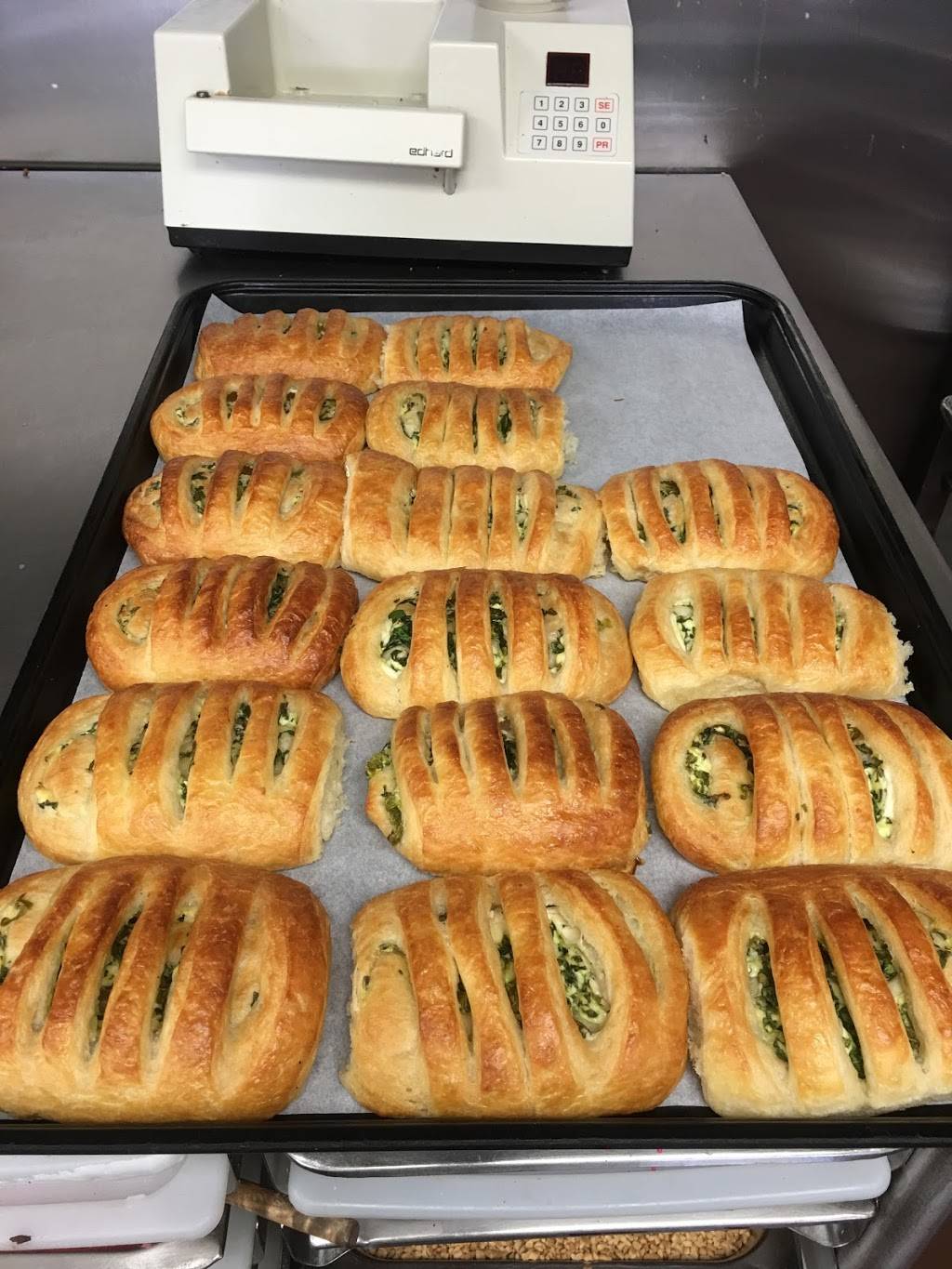 Yum Yum Donuts | cafe | 14425 Sherman Way, Van Nuys, CA 91405, USA | 8189897074 OR +1 818-989-7074