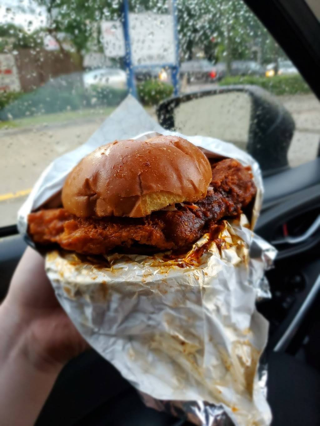 Micos Hot Chicken | restaurant | 2829 Chimney Rock Rd, Houston, TX 77056, USA | 3463035560 OR +1 346-303-5560