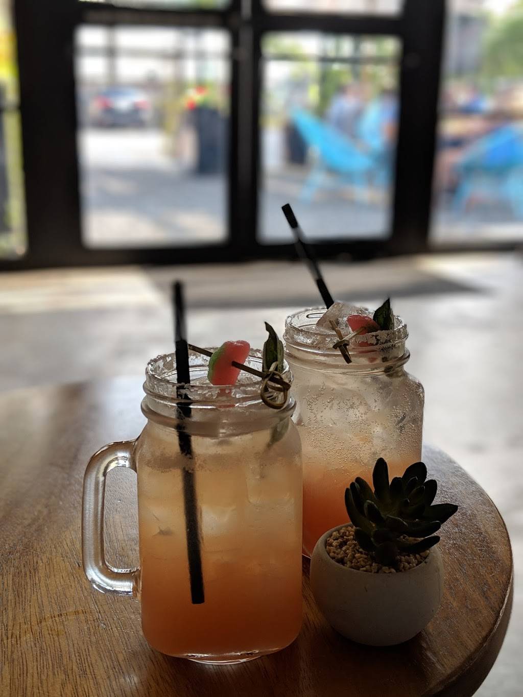 Spring Street Beer and Wine Garden | restaurant | 1920 Houston Ave, Houston, TX 77007, USA | 7134899340 OR +1 713-489-9340