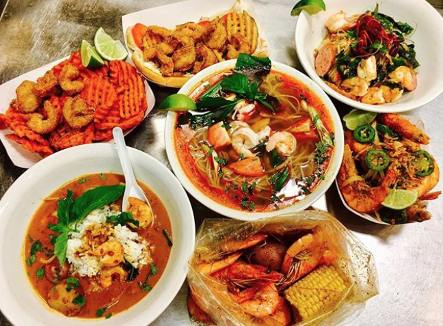 LA Crawfish - City Base Commons | restaurant | 2410 SE Military Dr, San Antonio, TX 78223, USA | 2104559444 OR +1 210-455-9444