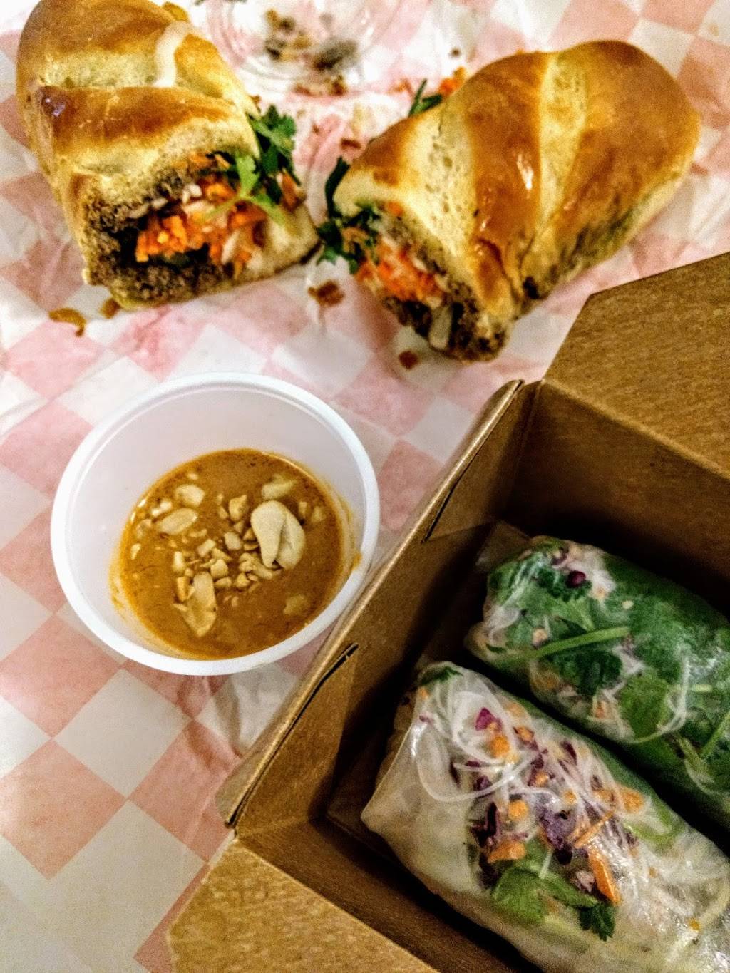 Bon Banh Mi Southeast Asian Kitchen | restaurant | 1440 Ben Sawyer Blvd #1404, Mt Pleasant, SC 29464, USA | 8433887080 OR +1 843-388-7080