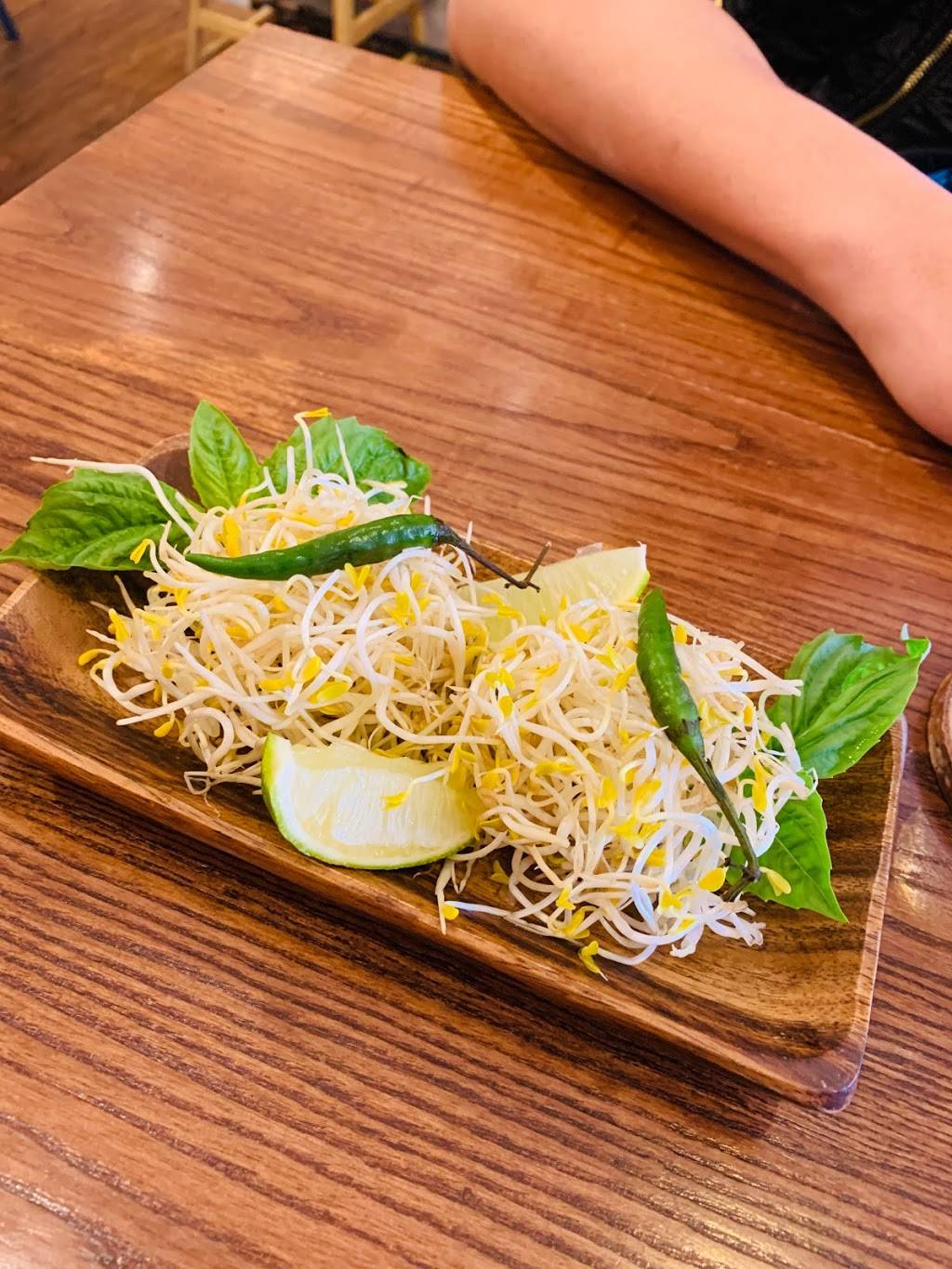 Pho V Express | restaurant | 1923 Avenue Rd, North York, ON M5M 4A2, Canada | 6473528746 OR +1 647-352-8746